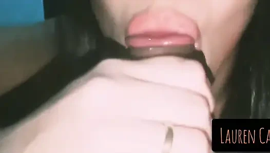 Я заставила его наслаждаться сосать только голову