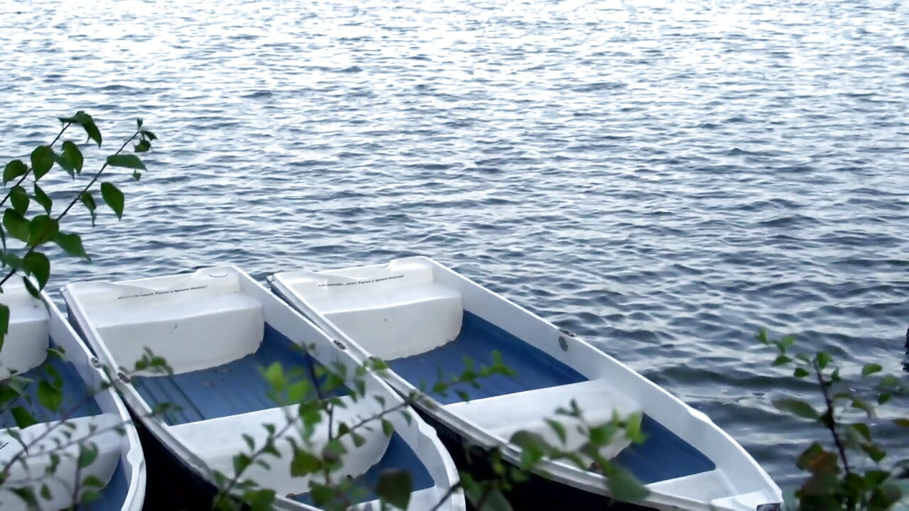 Seksi dlakava plavuša dobiva jebanje u pičku na otvorenom