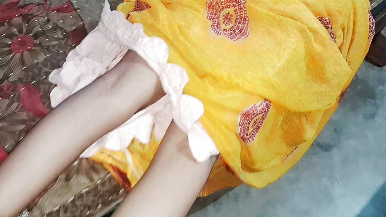 Hauswaif India berpura-pura dengan suami