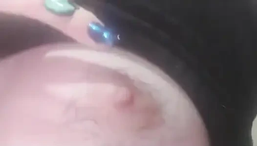 Играю с моими волосатыми сосками