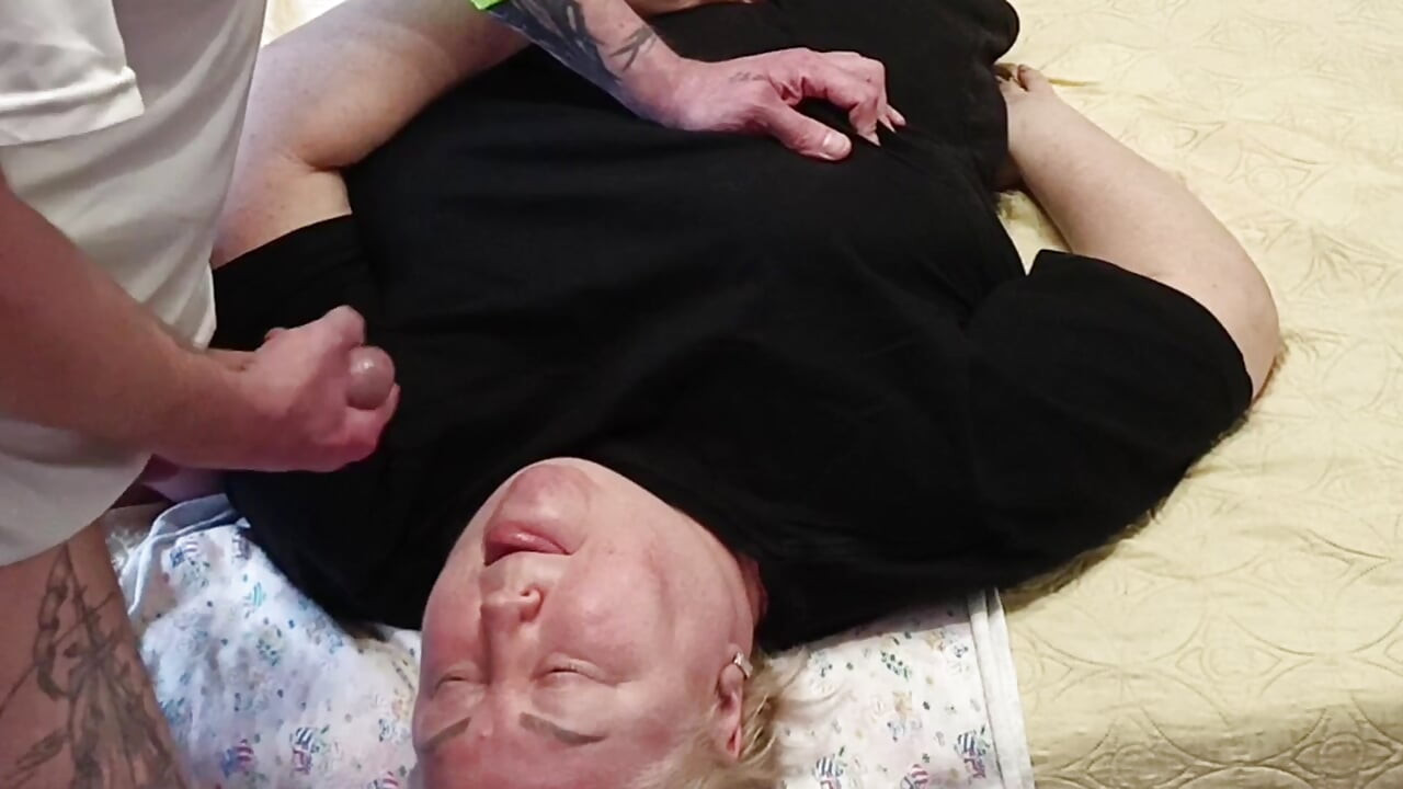 Drkam kurac da svršim na komšiju