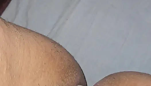 Amcığımla oynuyorum