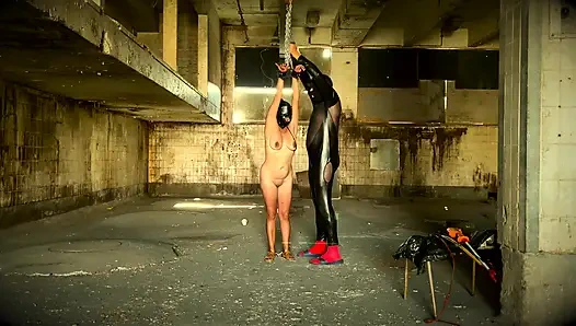 Majikan dominatrix april, hukuman untuk kesenangan rose