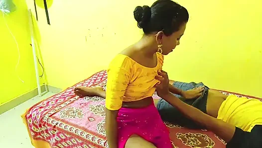 INDISCHE SCHÖNE EHEFRAU, RUHIGER WÜTENDER EHEMANN MIT MASSAGE, MEIN ÄLTERER WAR SO WÜTEND, DASS SIE SICH BERUHIGTE, NACHDEM SIE MEINEN SCHWANZ GELUTSCHT HATTE