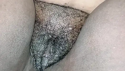 Толстую черную пизду трахнули пальцами