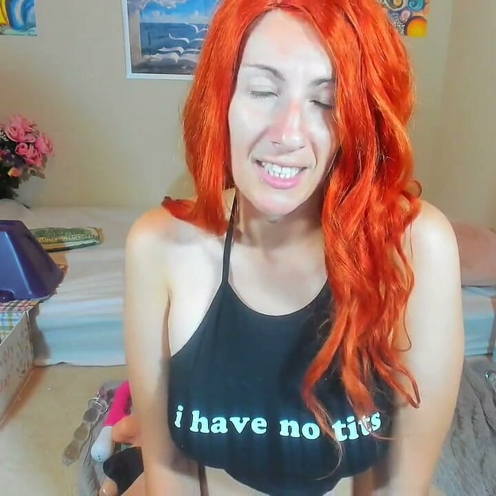 Modelul reacționează la atât de multe penis mic!