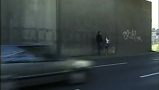 Amatör orta yaşlı seksi kadın şantiyede sikiliyor ve büyük memelere büyük yarakla boşalıyor