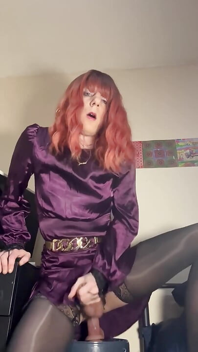 Jess Silk dildoya biniyor