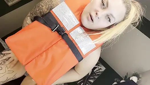 Спасательный жилет примерка и скачка на дилдо, передний вид и вид сзади