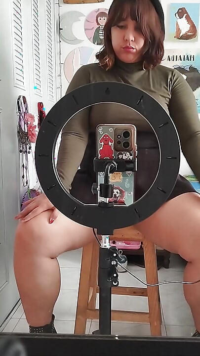 거울 앞에서 섹시하다