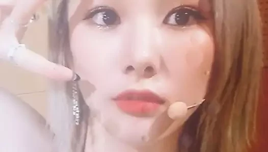 Everglow Mia boşalıyor