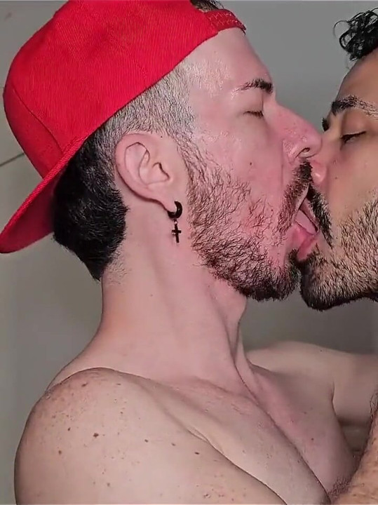 Latino4cumsluts Knows How to Open Holes
