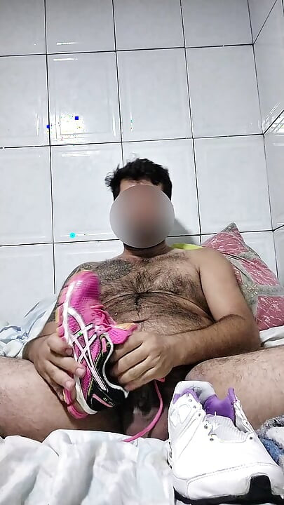 Sneaker fetish... Fuck and cum.