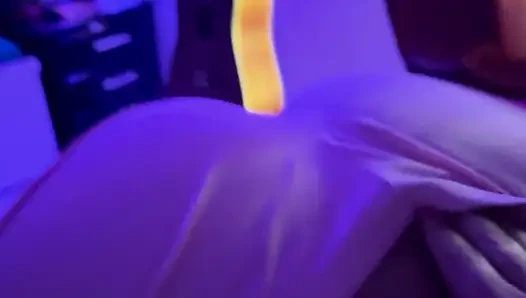 Adik tiriku membangunkanku dengan blowjob yang luar biasa dan crot di mulutnya.