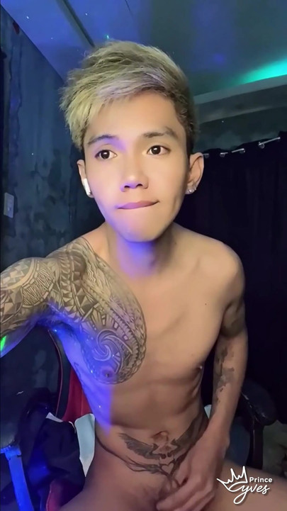 Pertunjukan webcam live cewek kembar bertato yang lagi sange berat