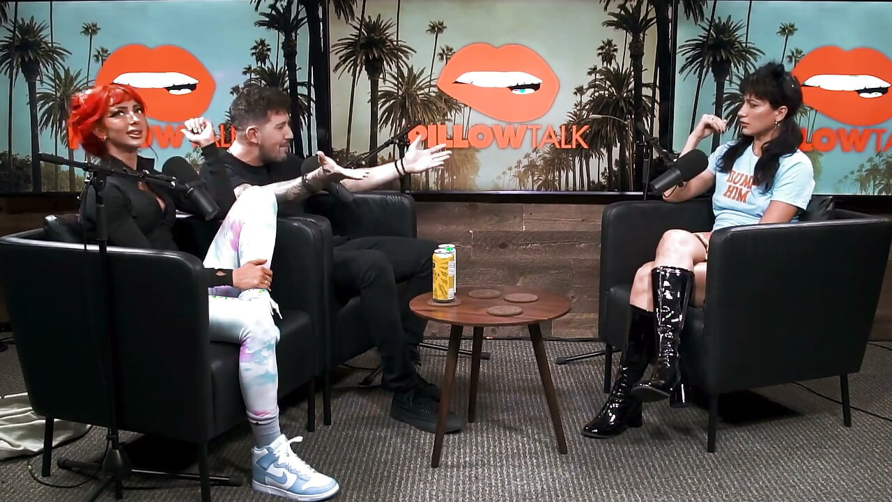 Lexy Panterra Shakes Ass in Podcast Studio!