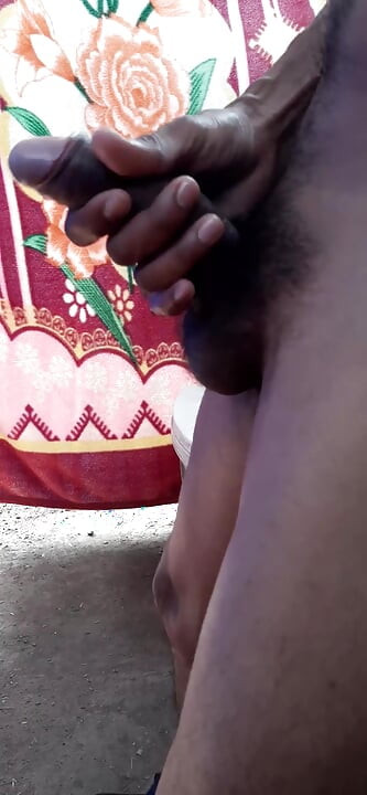 Massage d'une bite indienne noire