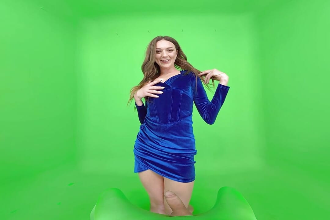 Jizz-Swallowing Babe