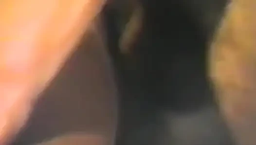 Amatör bir çift birçok pozisyonda enerjik sikişiyor