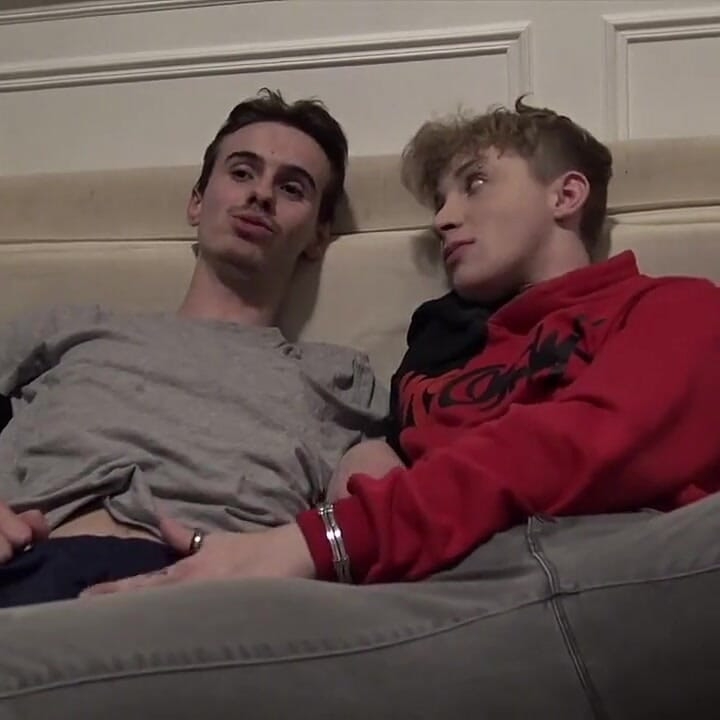 ANDRA трахнули грубо верхним диском твинка