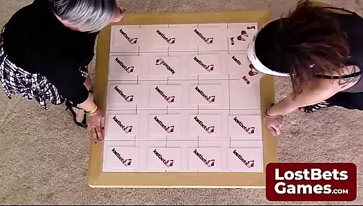 Striptiz Bellek oyunları oynarken benzersiz bir twist