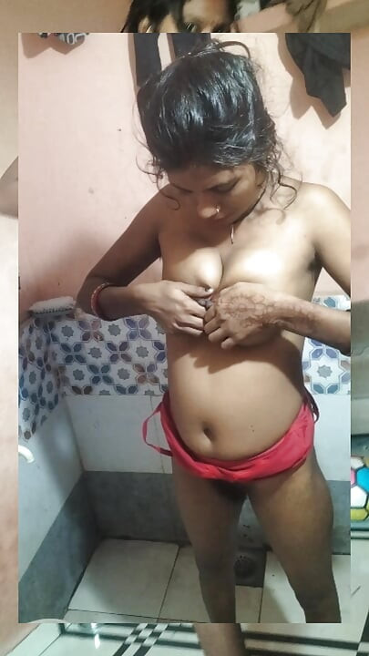 Desi bhabhi dancing before fuck her husband's dick