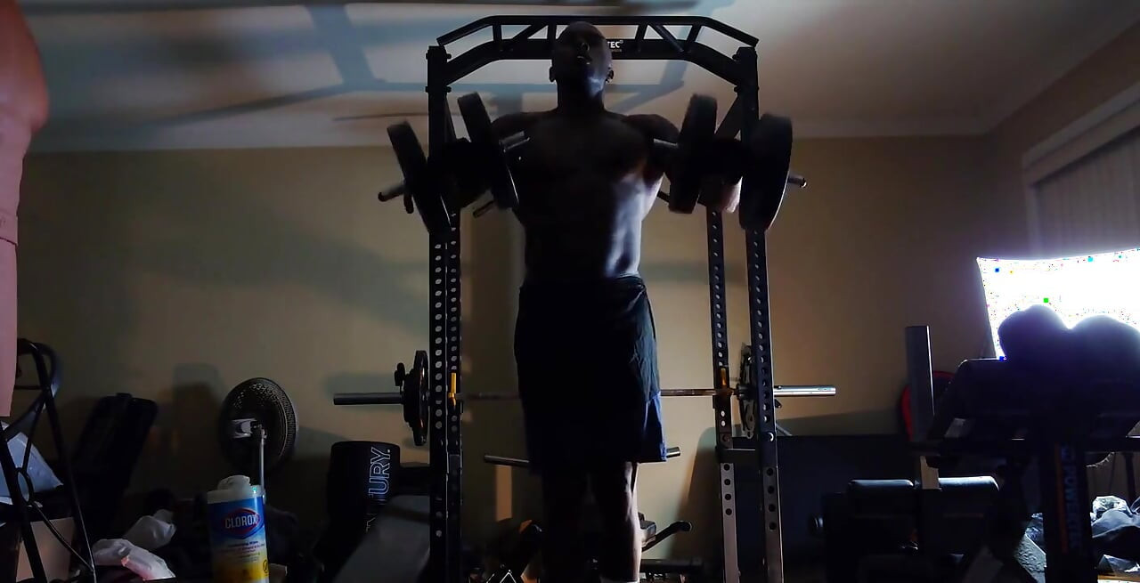 Sức đề kháng đào tạo workout ngày hôm qua đào tạo mẹo như mọi người giảm cân, yêu cầu năng lượng của họ cũng thay đổi. nói cách khác,