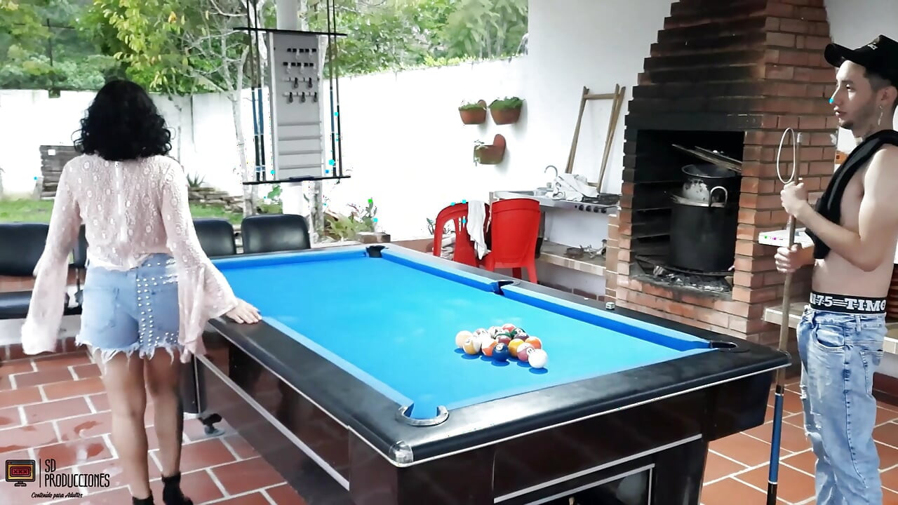 Curul mare columbian vrea să-mi călărească pula pe masa de la Villar - porno în engleză