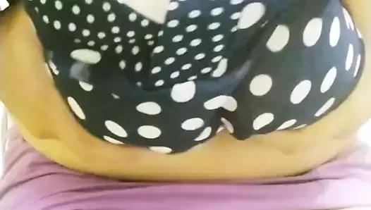 Indian hot aunty Manisha flashing her boobs