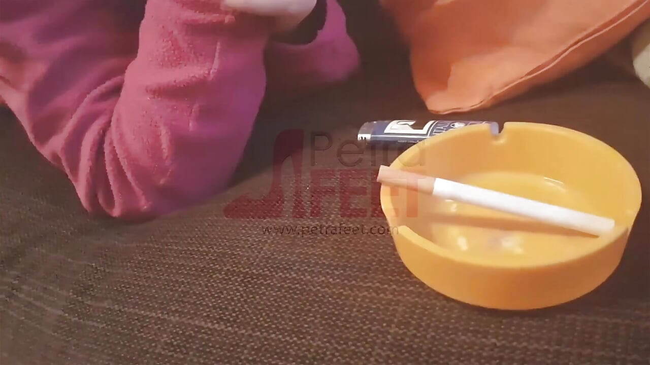 Palenie i fetysz ze słodką nastolatką