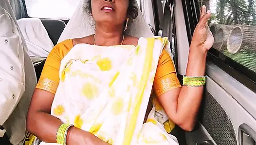 Hintli hizmetçi ev sahibiyle arabada seks yapıyor. Telugu edepsizce konuşuyor.