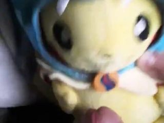 Masa bermain dengan Pikachu Plushie