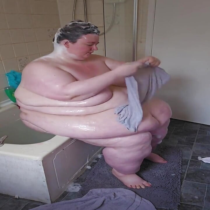 SSBBW לא מסוגלת להתרחץ חלק 2 בחדר האמבטיה