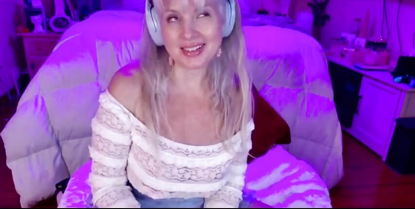 Rosie's Notty Hotty Cumshotty Live Chillax Cam Show