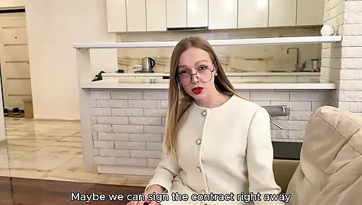 DAIRENIN HER KÖŞESINDE EVLI BIR EMLAKÇıYLA SIKIŞIYORUM. KOCASıNı ALDATıYOR