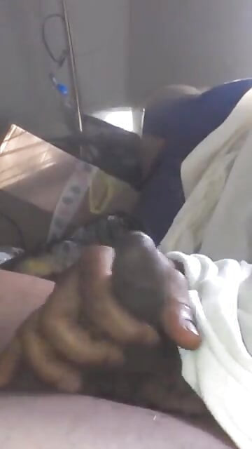 Moto crni kurac se samozadovoljava