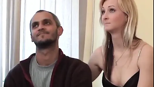 Hiçbir şeyle tatmin olmayan bir kız