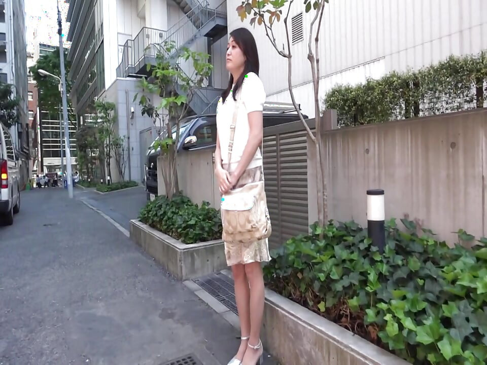 170cm Slender Aya Shooting While Her Husband Is Away!