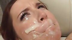 Wellustige hoer heeft warm sperma dat over haar gezicht loopt na een gangbang