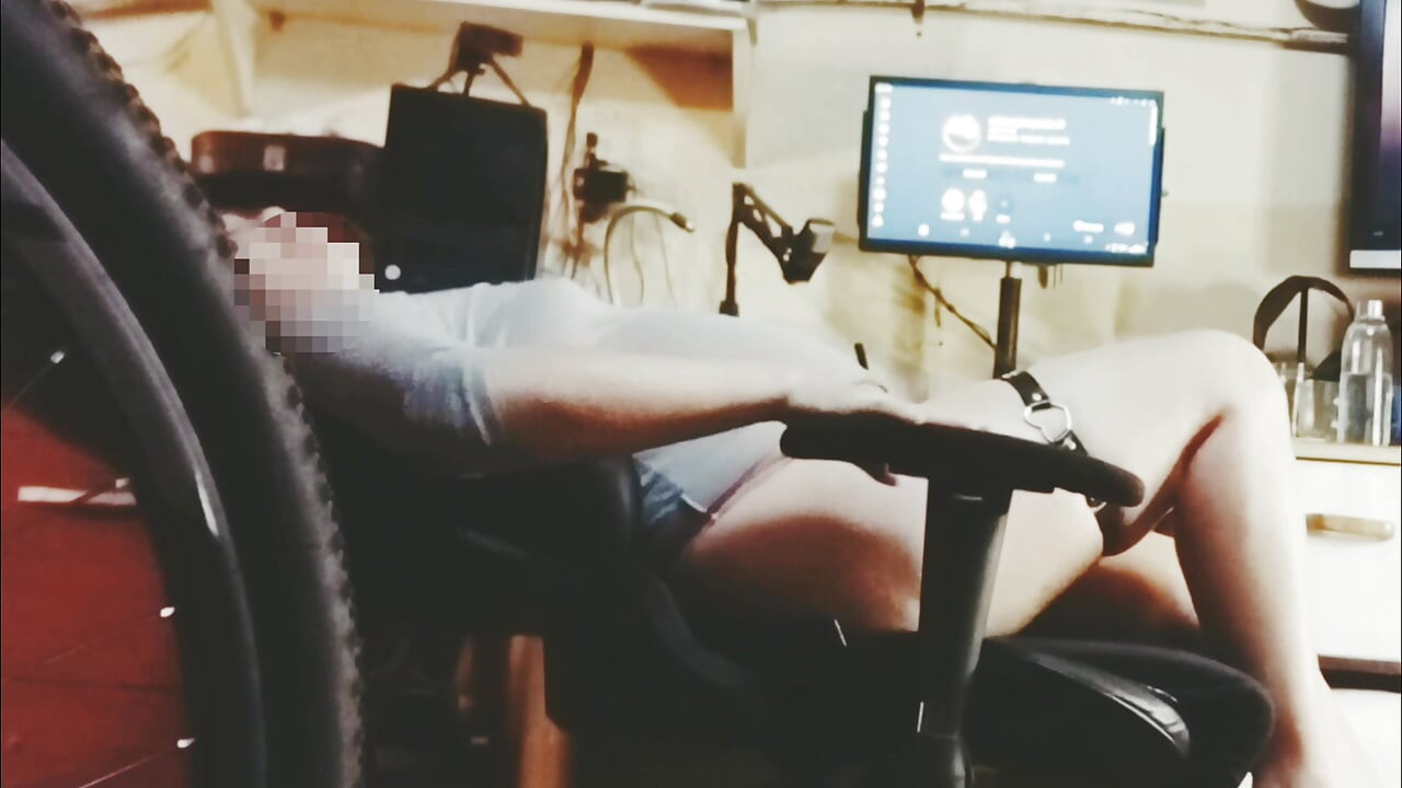 Latina gamer fucking on computer
