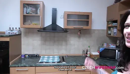 Masih muda, sange, dan siap ngentot! (Bertukar istri Ceko)