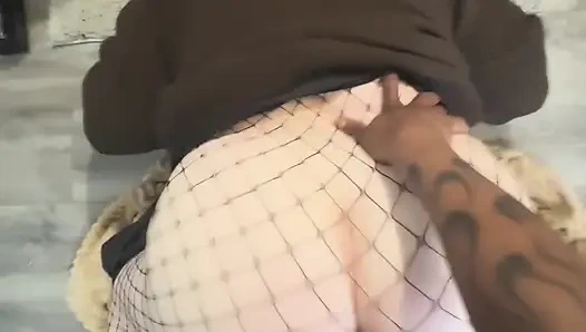 Meine managerin erwischte mich beim masturbieren, sie beschloss, mitzumachen und nahm meinen BBC wie ein pro-LAUTer orgie