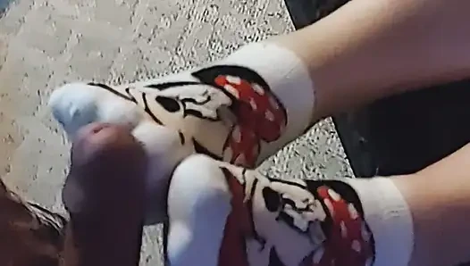 Disney sockjob - minnie mouse socken-footjob - gelber knöchel-socken-handjob - kommen