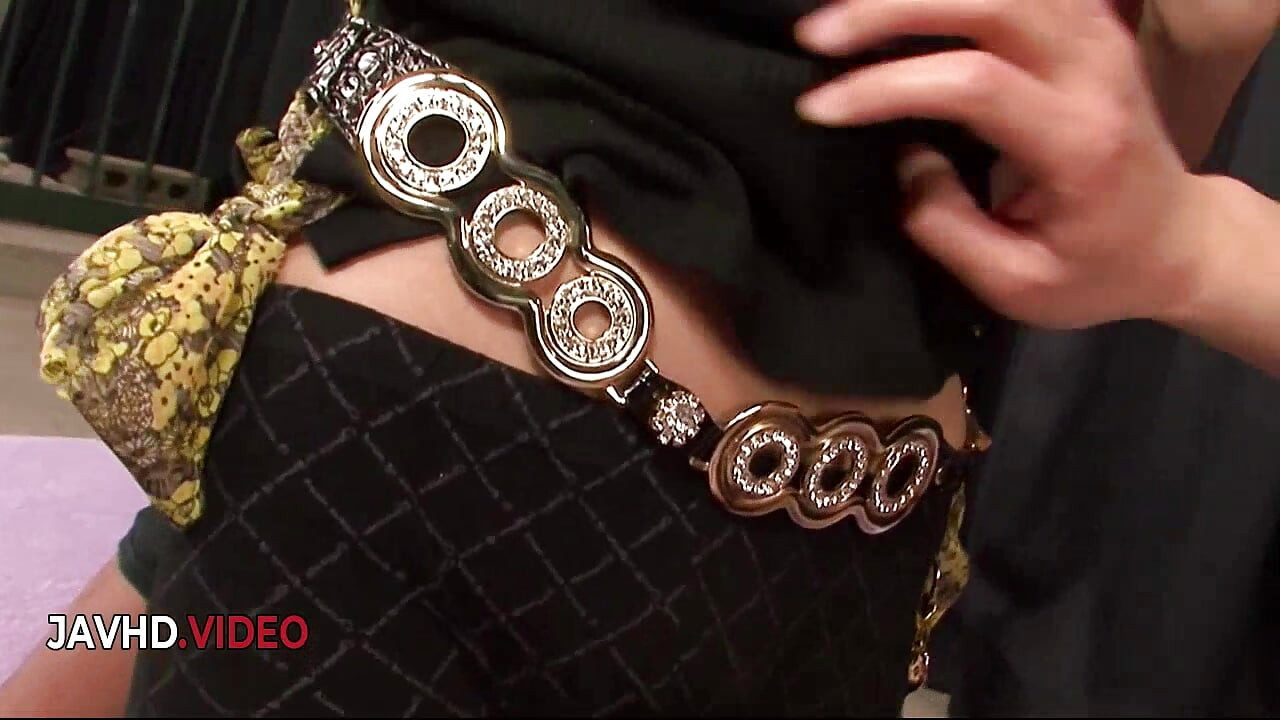 Blonde MILf bekommt intensive dreier-action mit rasierter muschi-showdown