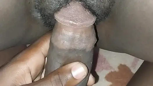 Она дрочит мой хуй и сидит на нем