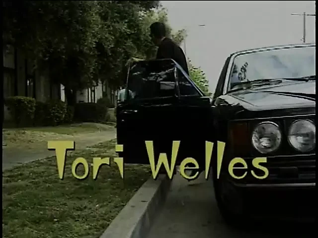 两个色情明星在户外操一个壮男