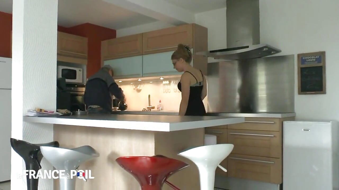 Amateur teen blonde anal fucked in threeway with daddy