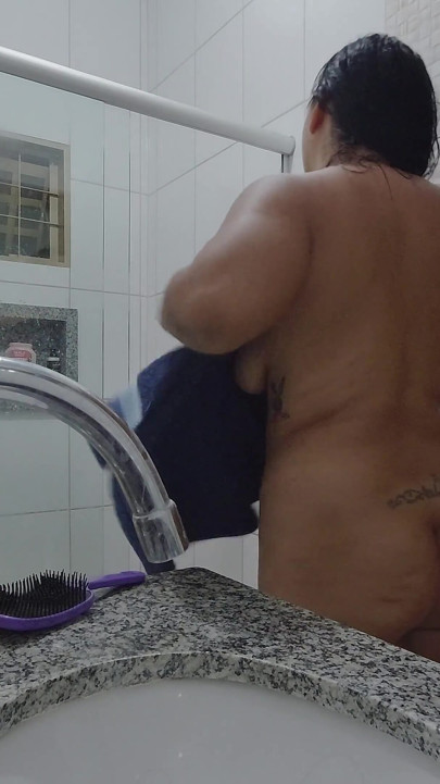 Máy ảnh trên stepcousin nóng bỏng trong phòng tắm - tôi không thể chờ đợi để đụ cô ấy