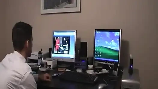 Üvey oğul onu emdiriyor