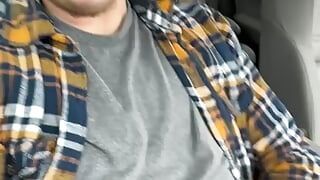 Bryce masturbándose rápido en coche
